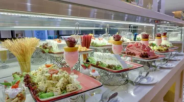 RAMADA HOTEL & SUITES BY WYNDHAM KUSADASI