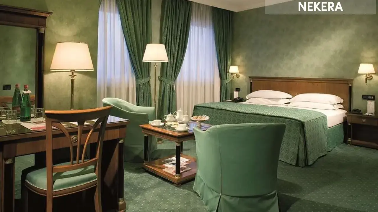 RAMADA NAPLES HOTEL