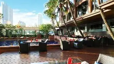 Ramada Plaza by Wyndham Bangkok Menam Riverside
