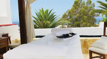 REGENCY TORVISCAS APARTMENTS AND SUITES