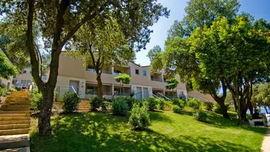 RESORT BELVEDERE APARTMENTS