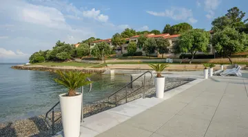RESORT PETALON