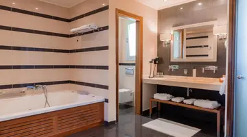 Restia Suites