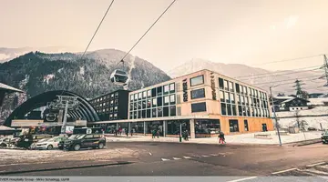 Revier Mountain Lodge Mon