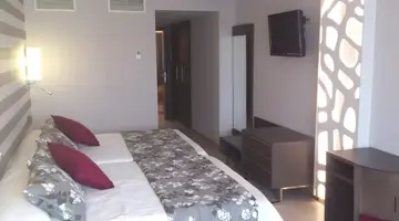 RH Vinaros Aura