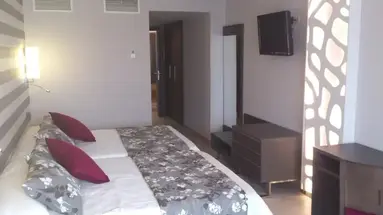 RH Vinaros Aura