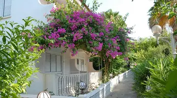 RIVERSIDE GARDEN RESORT