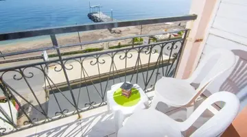 Riviera Seaside Hotel