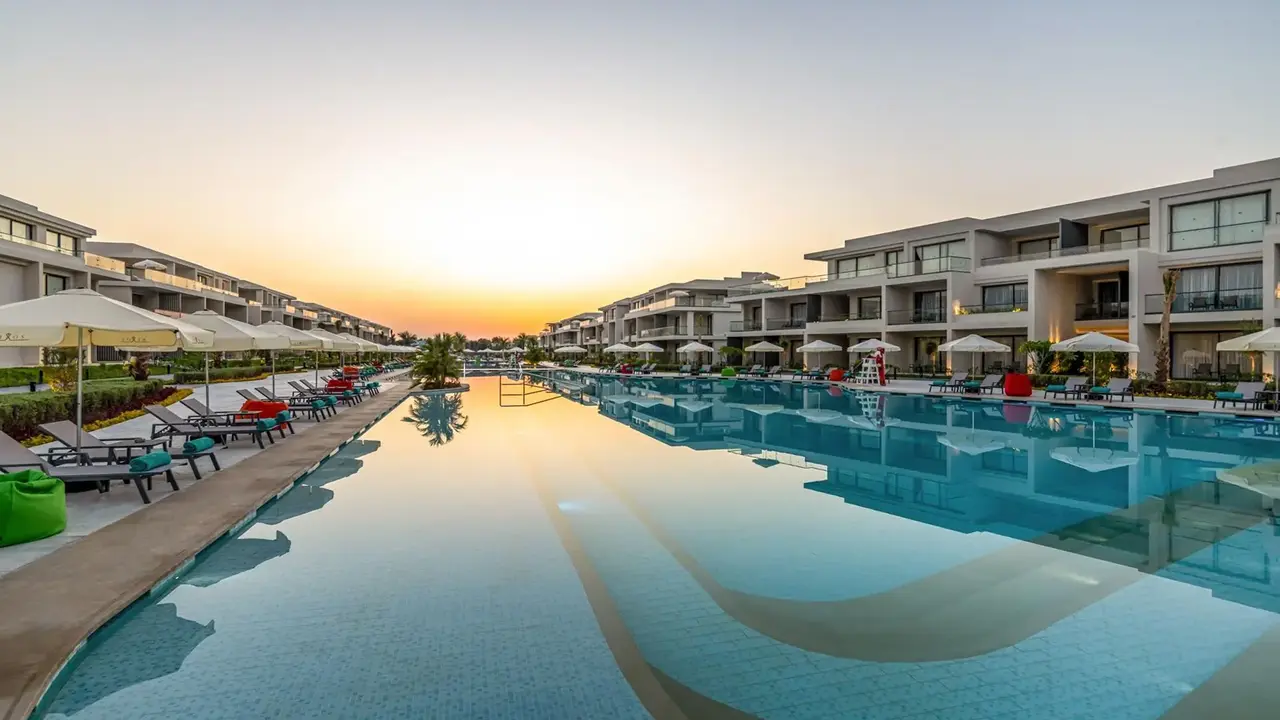 Rixos Premium Magawish Bay View