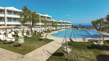 Robolla Beach Aparthotel