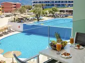 Robolla Beach Aparthotel