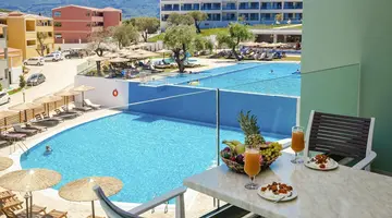Robolla Beach Aparthotel