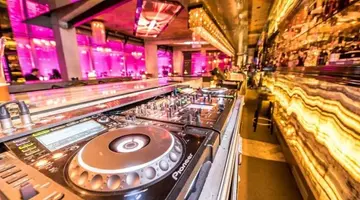 Rocks Hotel & Casino