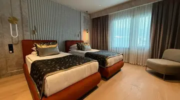 Rocks Hotel & Casino