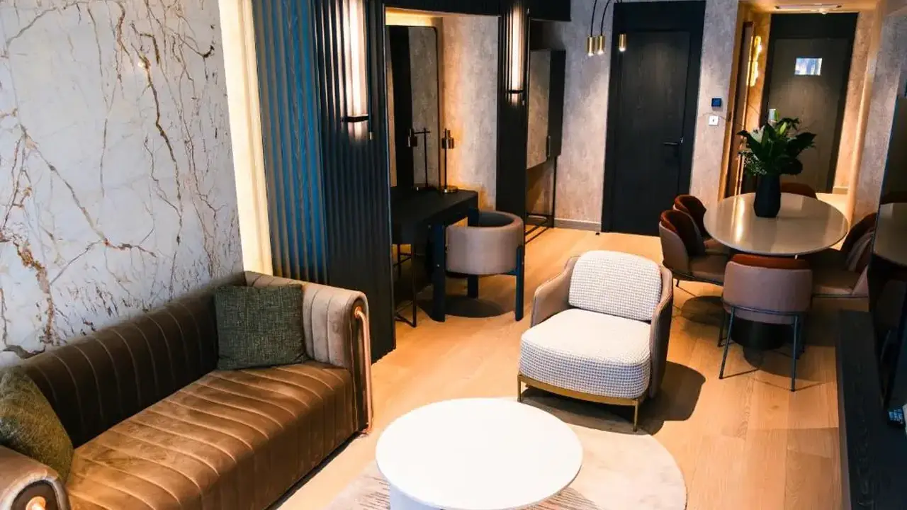 Rocks Hotel & Casino