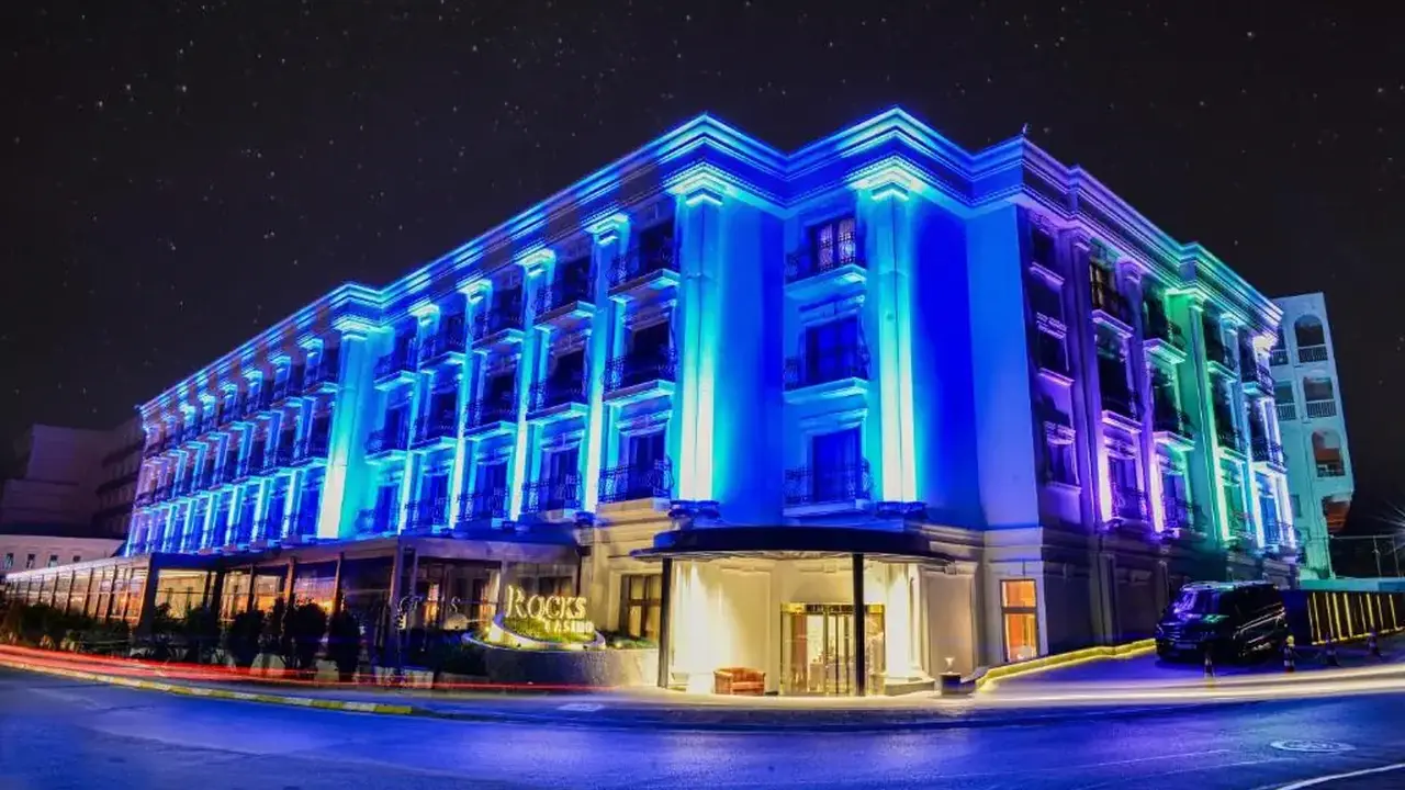 Rocks Hotel & Casino