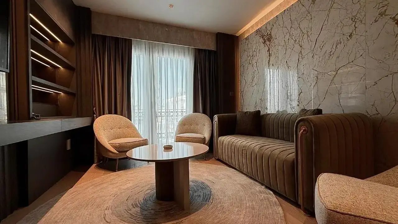 Rocks Hotel & Casino