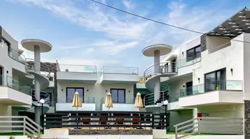 Romanias Apartments