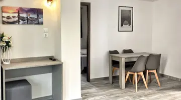Romanias Apartments