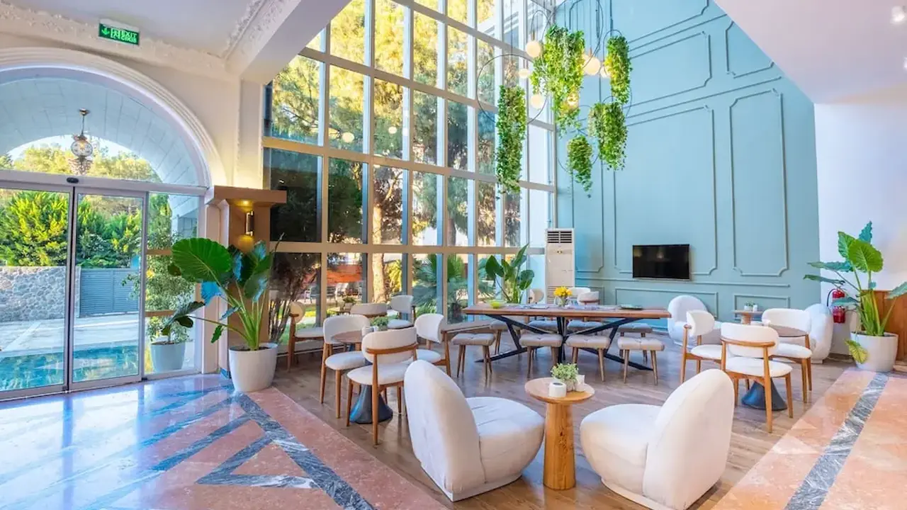 Rose Garden Premium Hotel