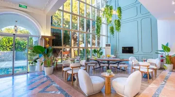 Rose Garden Premium Hotel