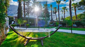 ROSE GARDEN PREMIUM HOTEL