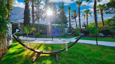 ROSE GARDEN PREMIUM HOTEL