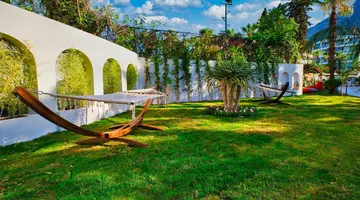ROSE GARDEN PREMIUM HOTEL