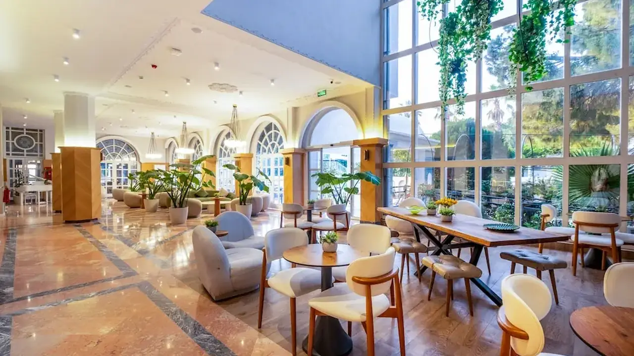 Rose Garden Premium Hotel