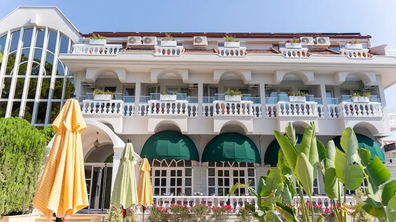 Rose Garden Premium Hotel