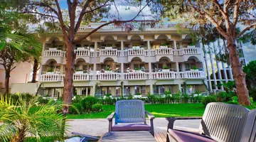 ROSE GARDEN PREMIUM HOTEL