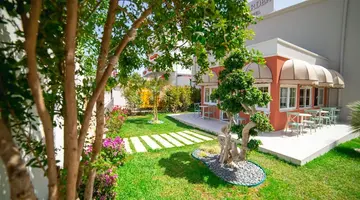 Rose Garden Premium Hotel
