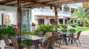 ROSE HOTEL