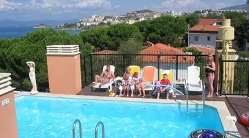Rosy Suites