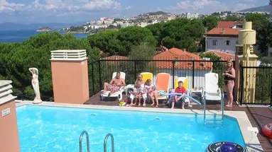 Rosy Suites