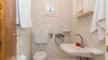 Roussas Studios and Apartments