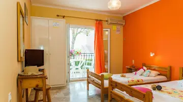 Roussas Studios and Apartments