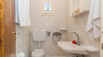 Roussas Studios and Apartments