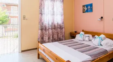 Roussas Studios and Apartments