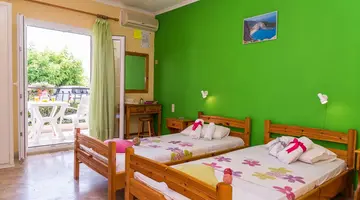 Roussas Studios and Apartments