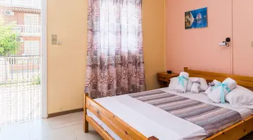 Roussas Studios and Apartments