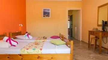 Roussas Studios and Apartments