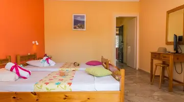 Roussas Studios and Apartments