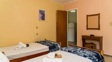 Roussas Studios and Apartments