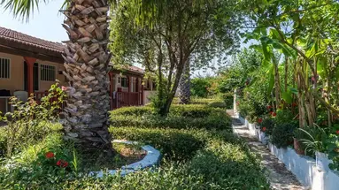 Roussas Studios and Apartments
