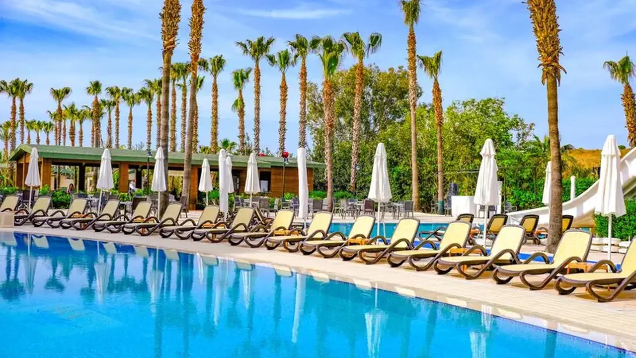 Royal Atlantis Beach Hotel