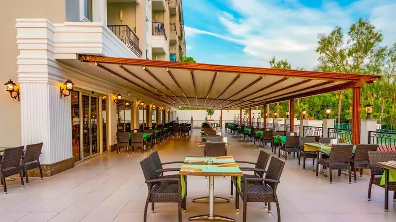 Royal Atlantis Beach Hotel