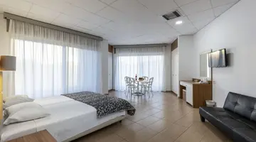 Royal Bay Suites