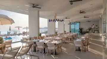 Royal Blue Hotel