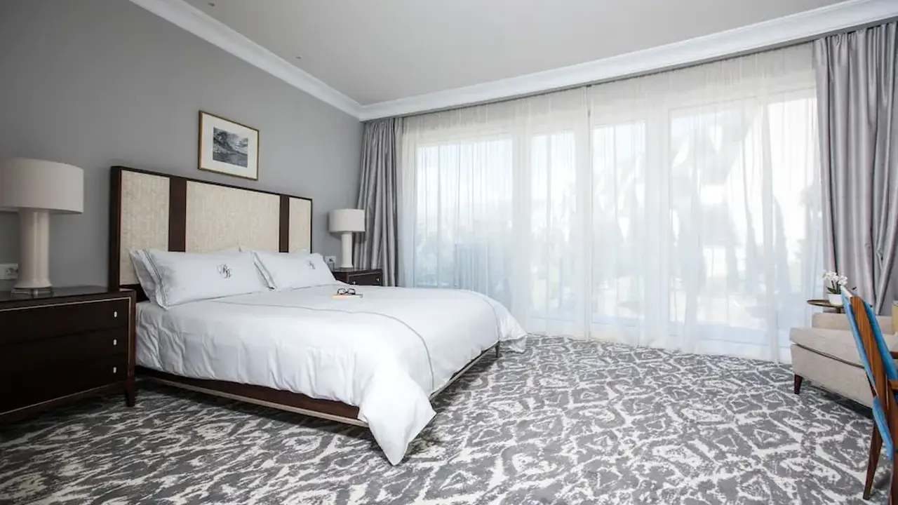 Royal Blue Hotel